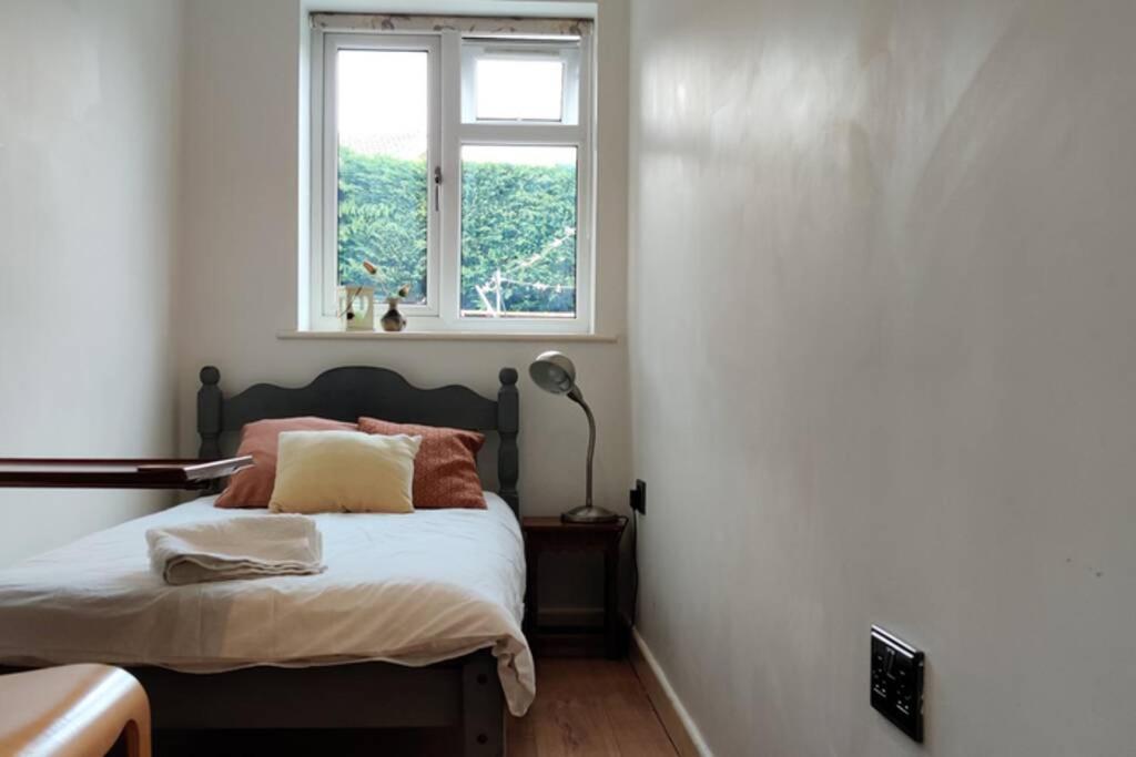 Private Comfortable Guest Suite - Nottingham Bagian luar foto